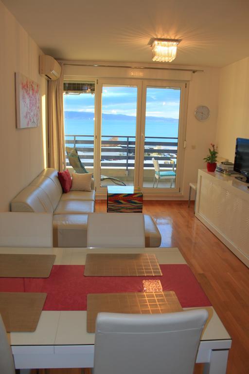 Luxury Beach Front Apt With Seaside View And Free Parking Split Kültér fotó